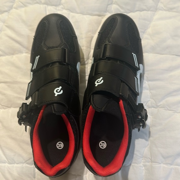 Peloton Shoes - NWOT Peloton Shoes, size 39 (US 8)
